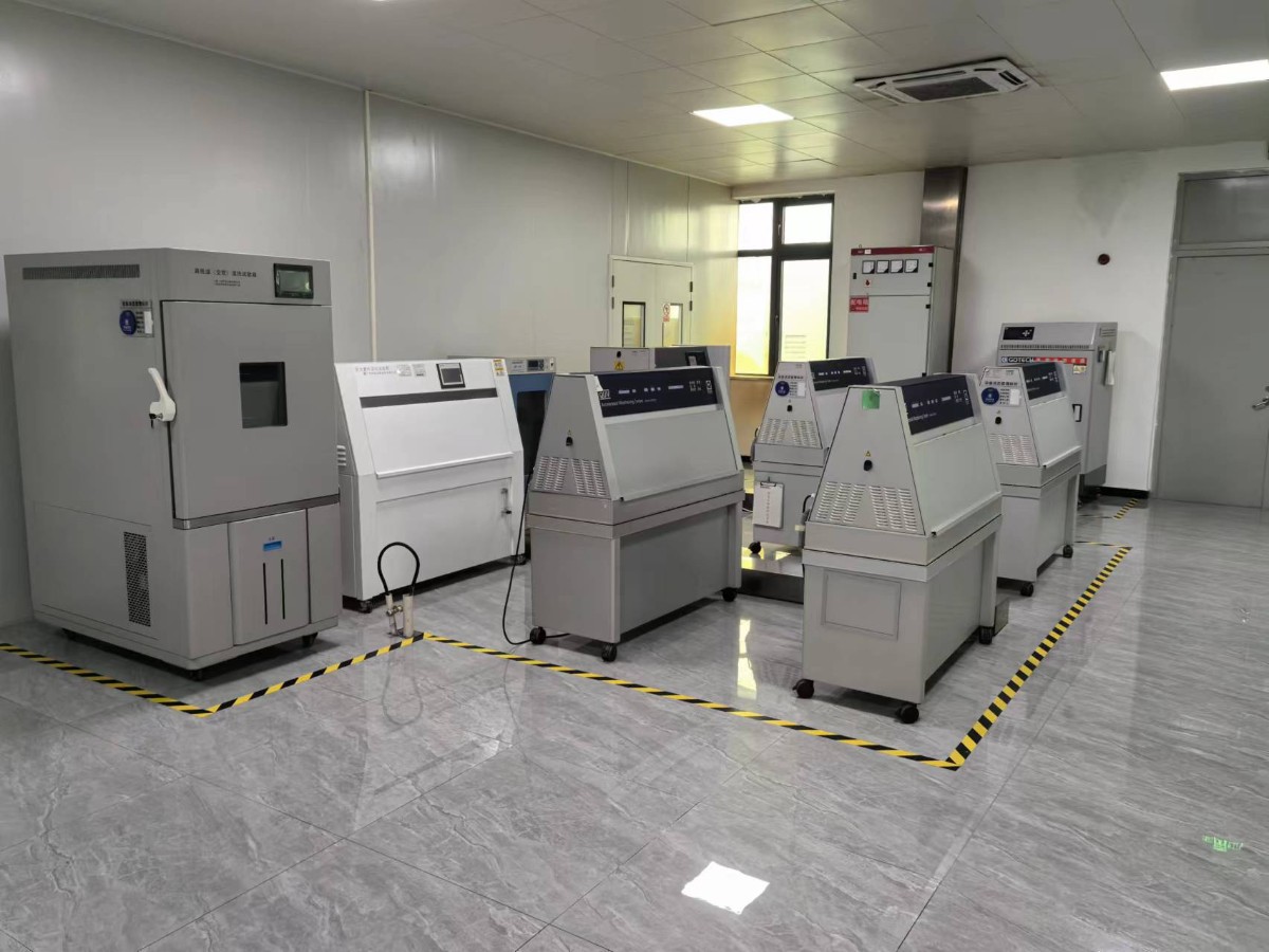 測試設(shè)備（QUV老化試驗(yàn)機(jī)，基布吊帶強(qiáng)力機(jī)，高低溫箱試驗(yàn)機(jī)）